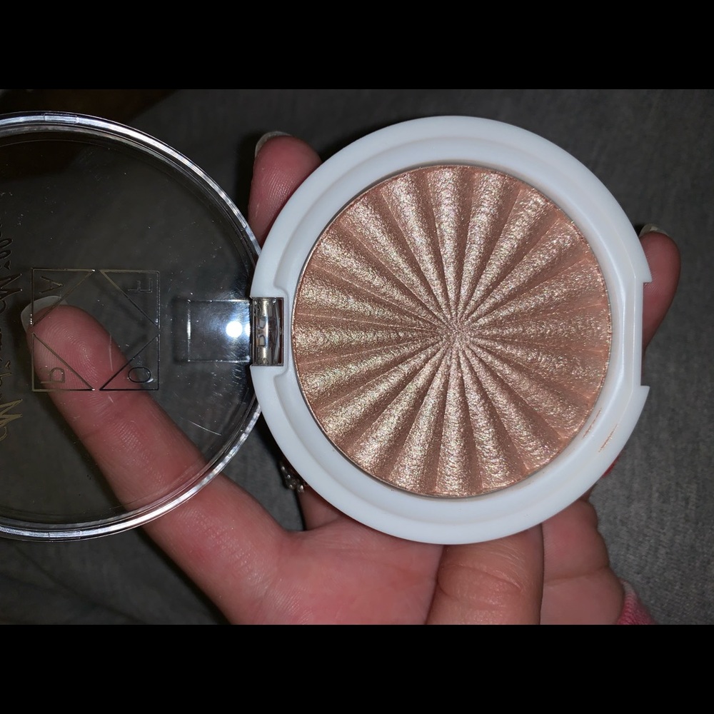OFRA highlight in Sea Shimmer